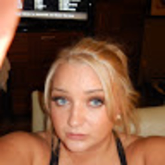 Meet your Posher, Sheena - Picture 1 of 1